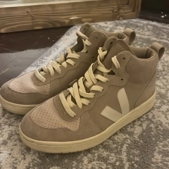 Veja V-15 Women’s 8 - Picture 3 of 5